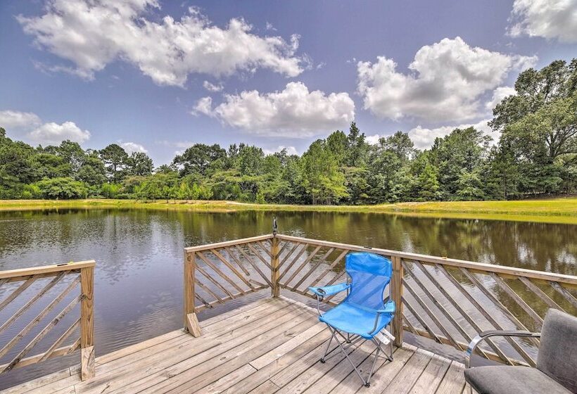 Lakefront Cabin W/ Access To 2 Paddleboats!