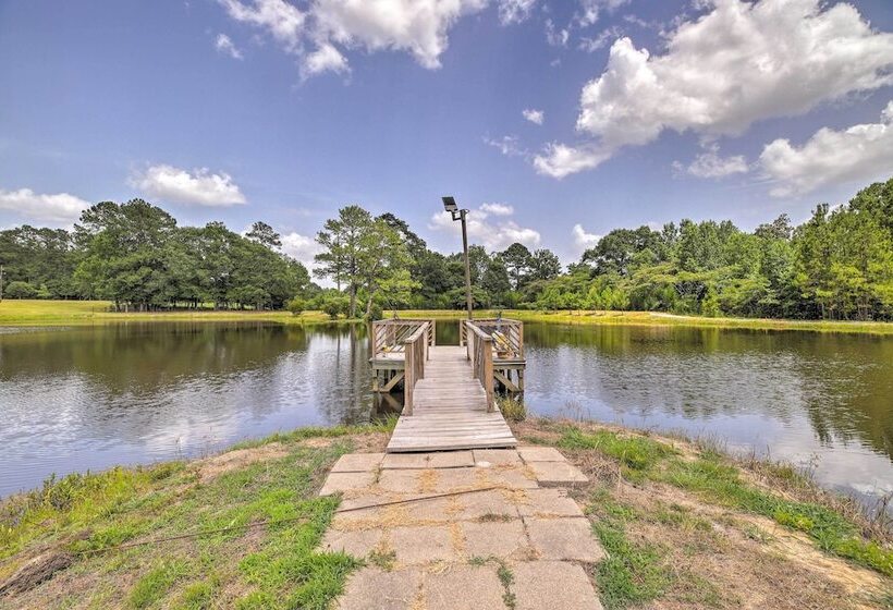 Lakefront Cabin W/ Access To 2 Paddleboats!