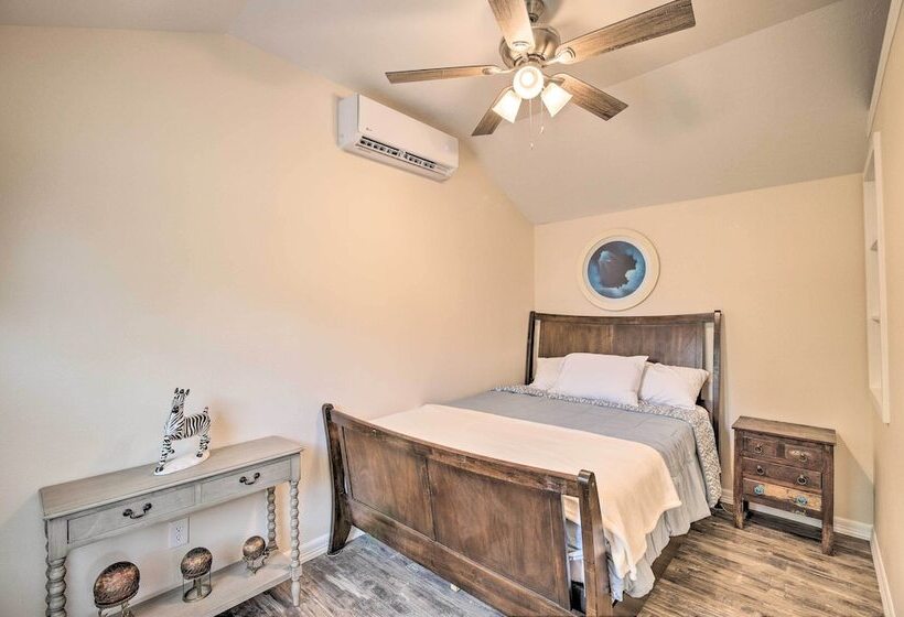 Lakefront Cabin W/ Access To 2 Paddleboats!