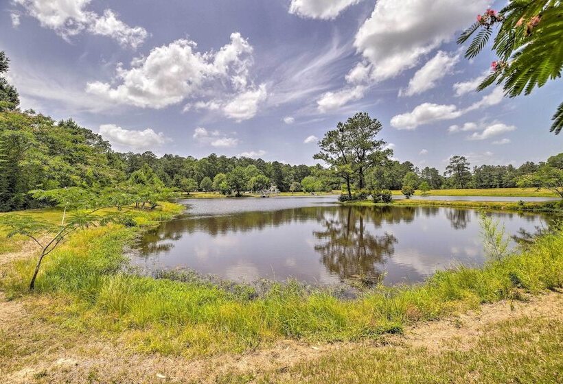 Lakefront Cabin W/ Access To 2 Paddleboats!
