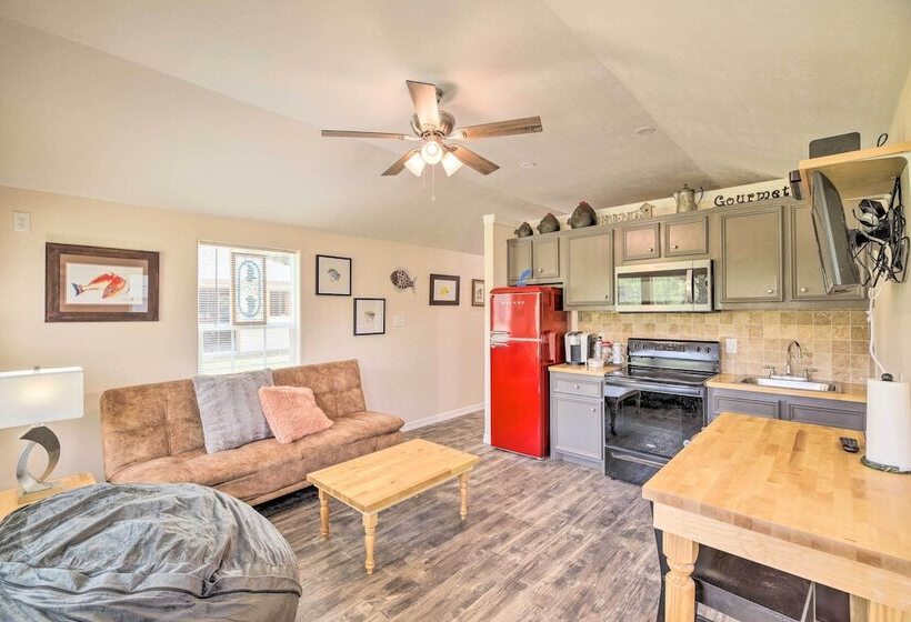 Lakefront Cabin W/ Access To 2 Paddleboats!