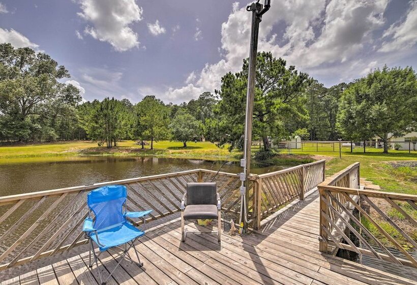 Lakefront Cabin W/ Access To 2 Paddleboats!