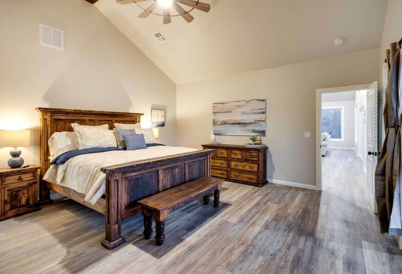 Waterfront Grand Lake Family House W/ Game Room!