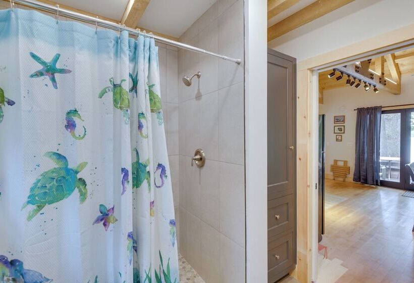 Lakefront Hartford Cabin W/ Canoe & Boat Ramp