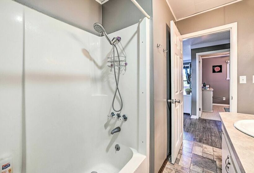 Lakefront Hideaway W/ Dock, Kayaks, Fire Pit!