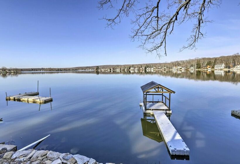 Lakefront Home: 2 Mi To Air Line State Park Trail!