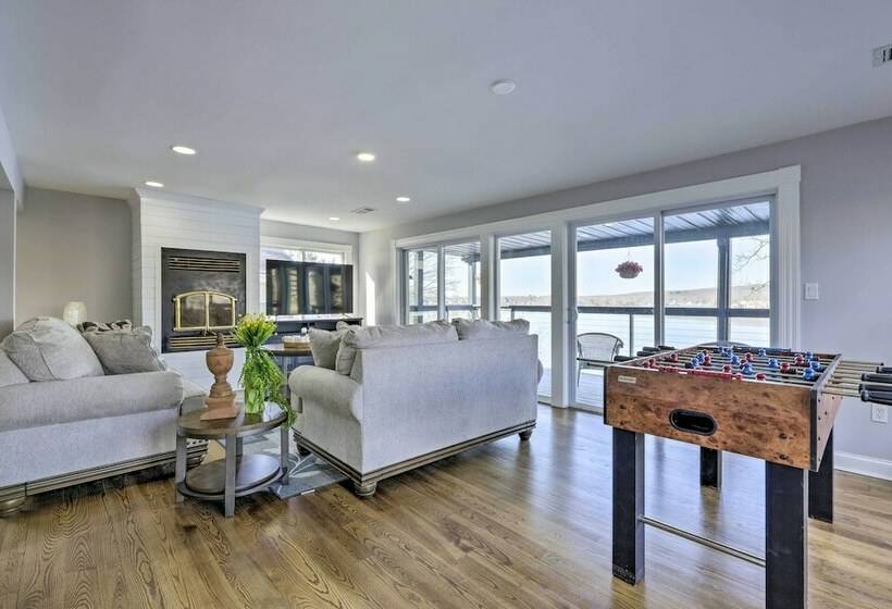 Lakefront Home: 2 Mi To Air Line State Park Trail!