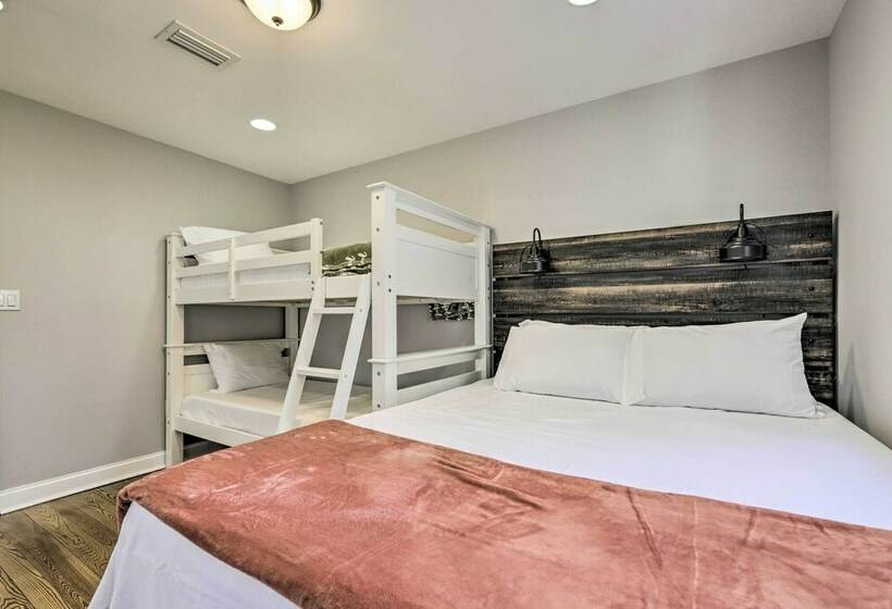 Lakefront Home: 2 Mi To Air Line State Park Trail!