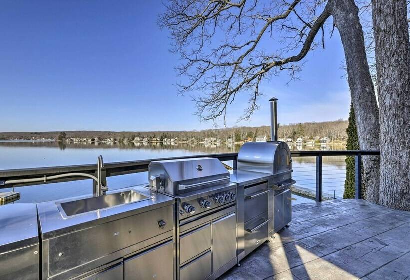 Lakefront Home: 2 Mi To Air Line State Park Trail!