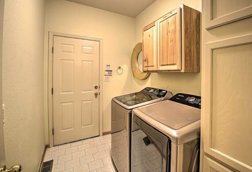 2 Tier Deck & Boat Parking: Lake Hamilton Home