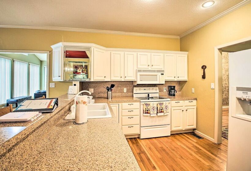 2 Tier Deck & Boat Parking: Lake Hamilton Home