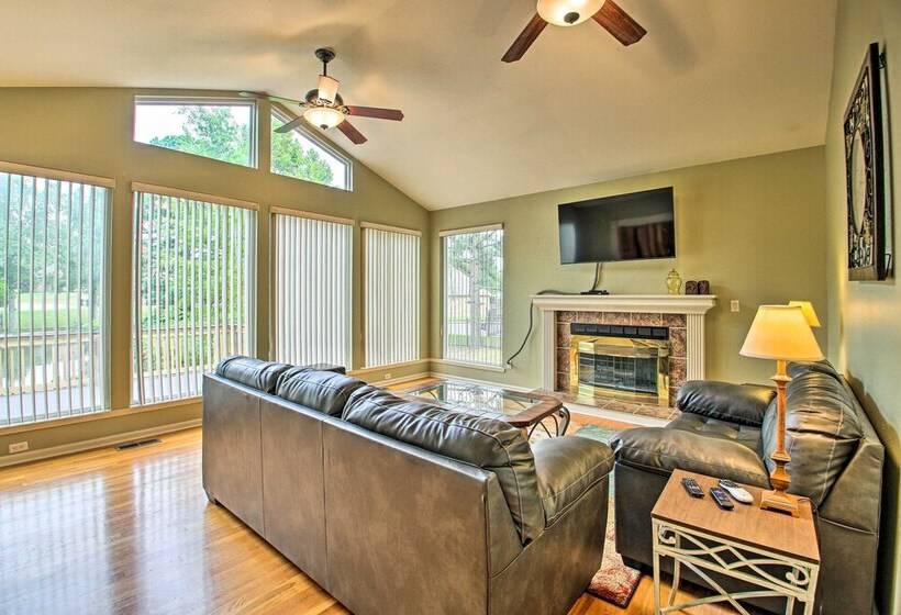 2 Tier Deck & Boat Parking: Lake Hamilton Home