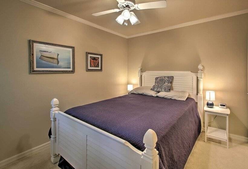 Dock & Kayaks: Lakefront Hot Springs Home