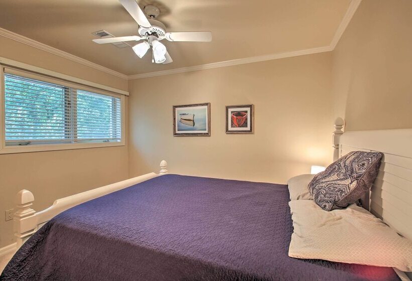 Dock & Kayaks: Lakefront Hot Springs Home