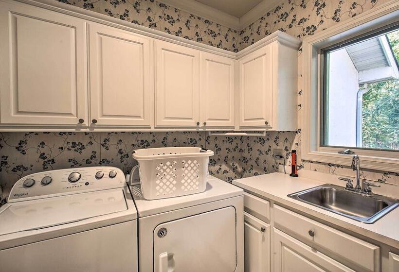 Dock & Kayaks: Lakefront Hot Springs Home