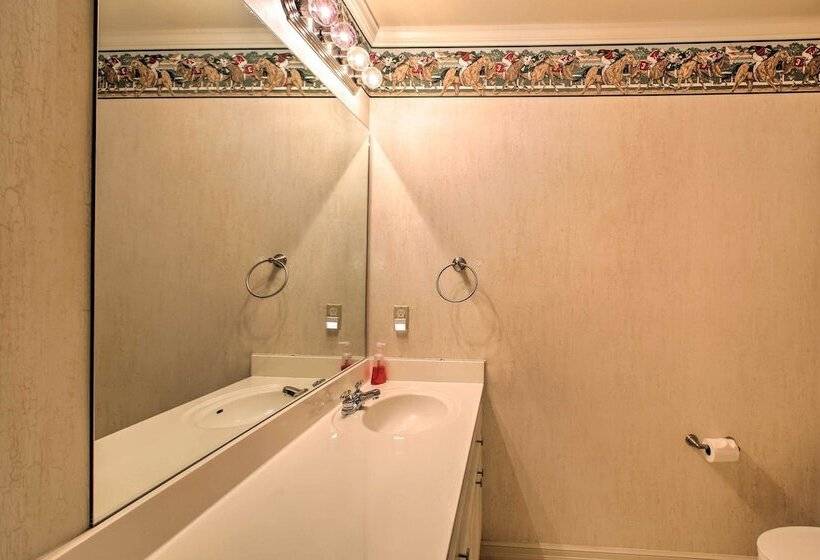 Dock & Kayaks: Lakefront Hot Springs Home