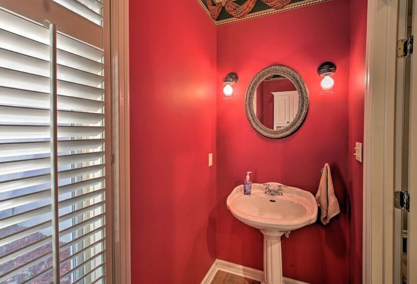 Dock & Kayaks: Lakefront Hot Springs Home