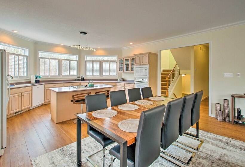 Lakefront Hot Springs Home W/ Deck & Boat Dock