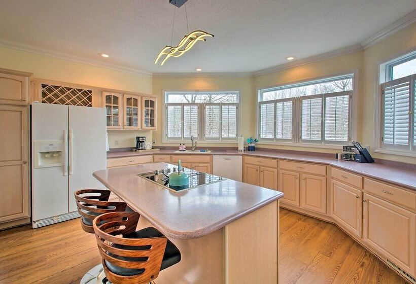 Lakefront Hot Springs Home W/ Deck & Boat Dock