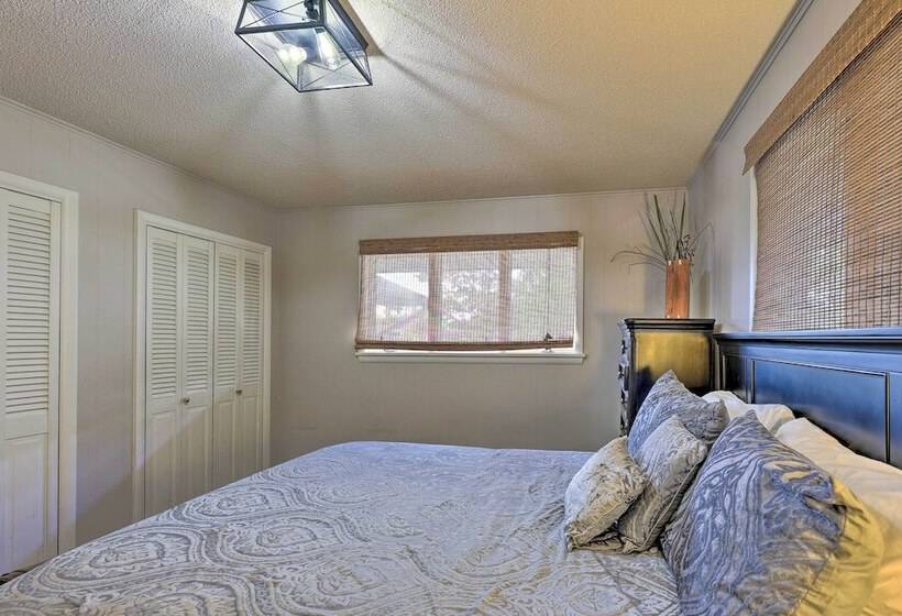 Hot Tub & Dock: Lakefront Home In Hot Springs