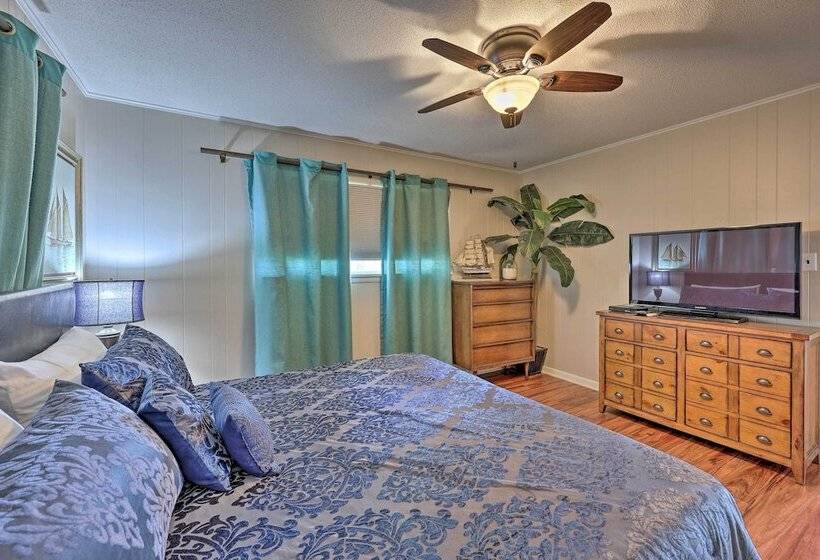 Hot Tub & Dock: Lakefront Home In Hot Springs