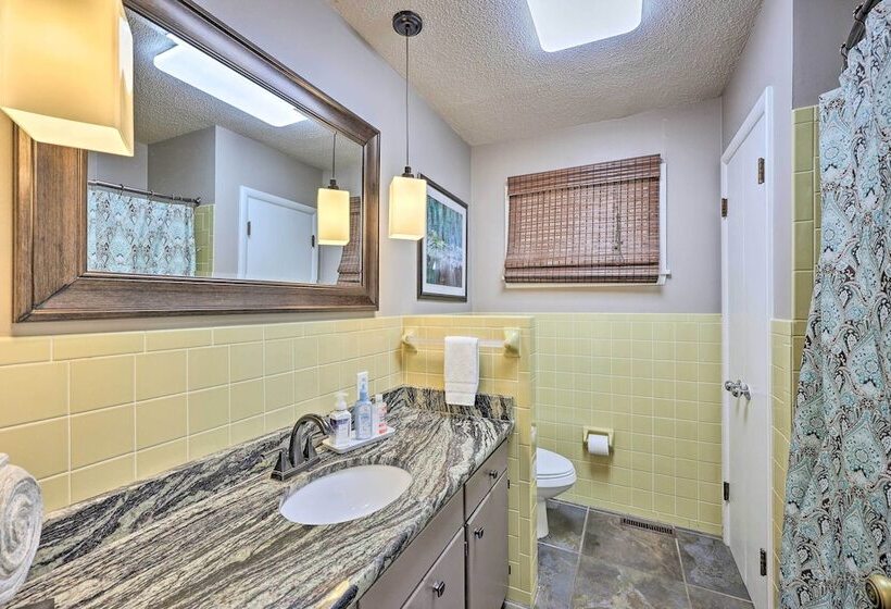 Hot Tub & Dock: Lakefront Home In Hot Springs