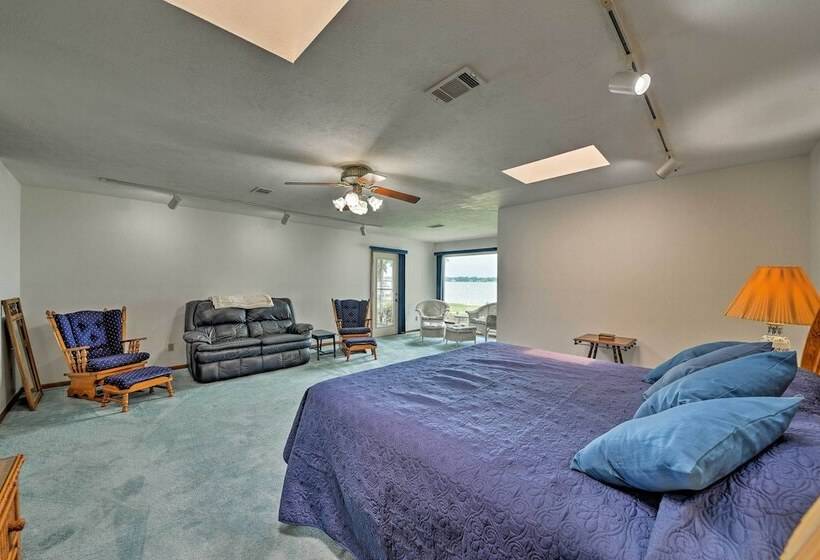 Lakefront Livingston Home W/ Dock, 1 Mi To Launch!