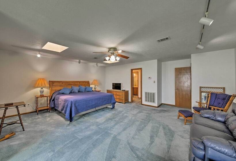 Lakefront Livingston Home W/ Dock, 1 Mi To Launch!