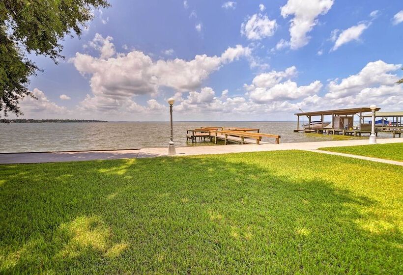 Lakefront Livingston Home W/ Dock, 1 Mi To Launch!