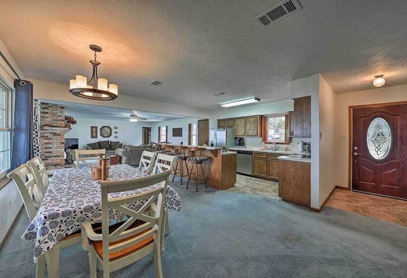 Lakefront Livingston Home W/ Dock, 1 Mi To Launch!