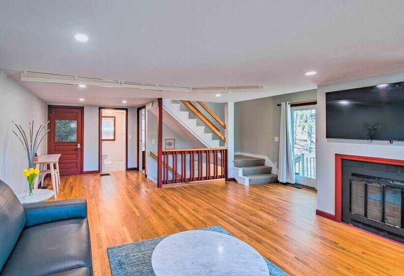 Lakefront Retreat W/ Kayaks, Grill, Fire Pit!