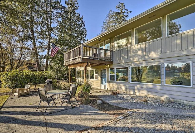 Lakefront Lynwood Home W/ Deck   19 Mi To Seattle!