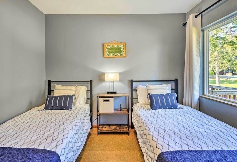 Lakefront Lynwood Home W/ Deck   19 Mi To Seattle!