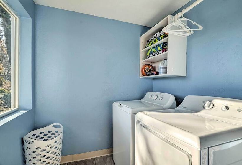 Lakefront Lynwood Home W/ Deck   19 Mi To Seattle!