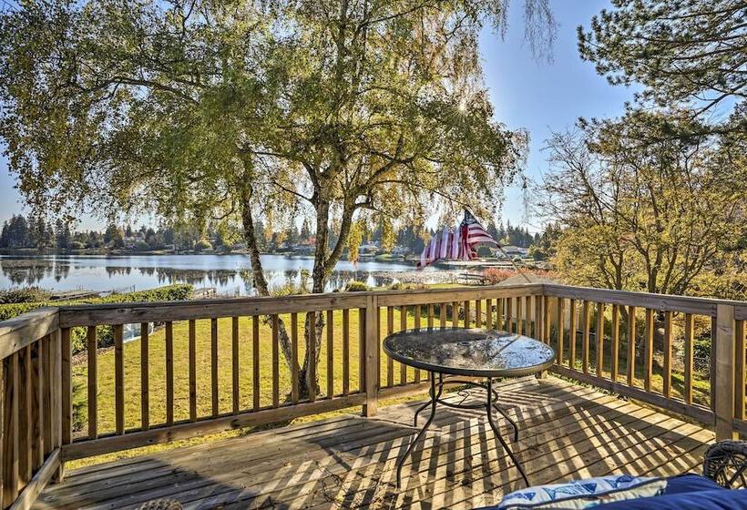 Lakefront Lynwood Home W/ Deck   19 Mi To Seattle!