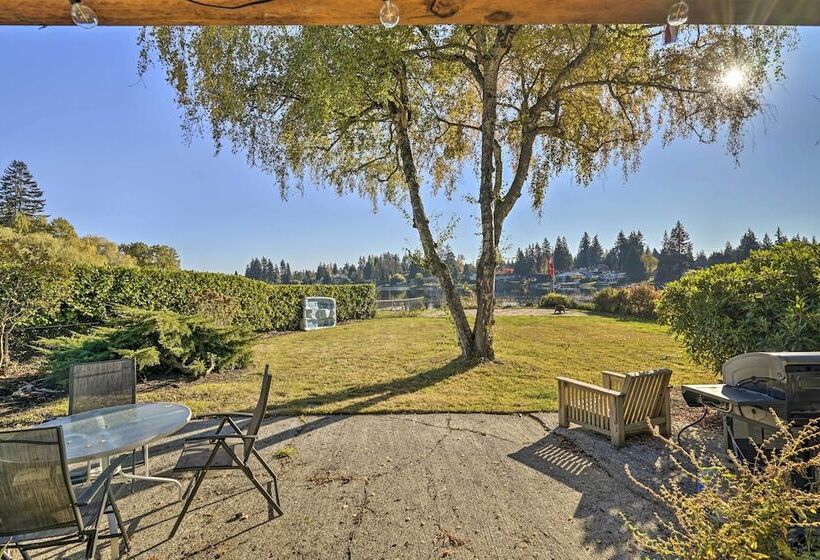 Lakefront Lynwood Home W/ Deck   19 Mi To Seattle!