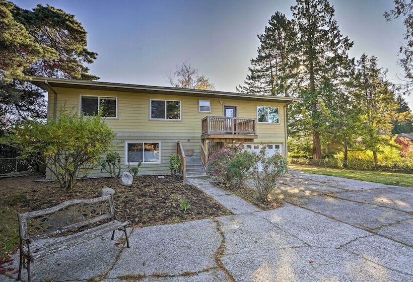 Lakefront Lynwood Home W/ Deck   19 Mi To Seattle!