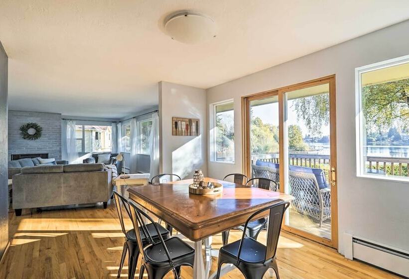 Lakefront Lynwood Home W/ Deck   19 Mi To Seattle!