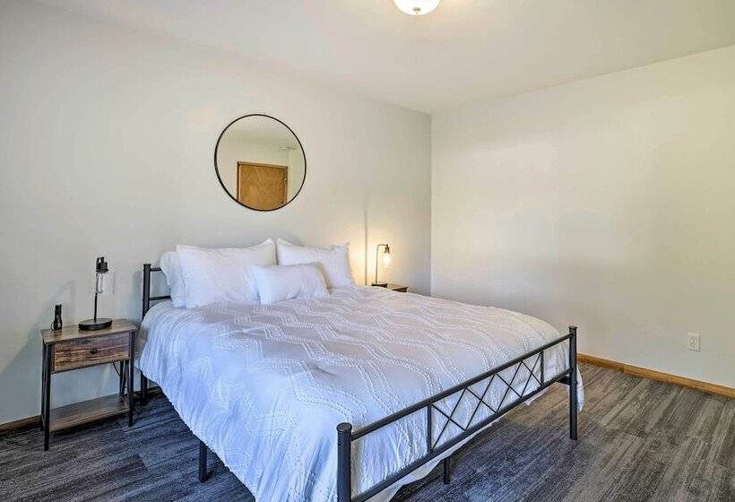 Lakefront Lynwood Home W/ Deck   19 Mi To Seattle!