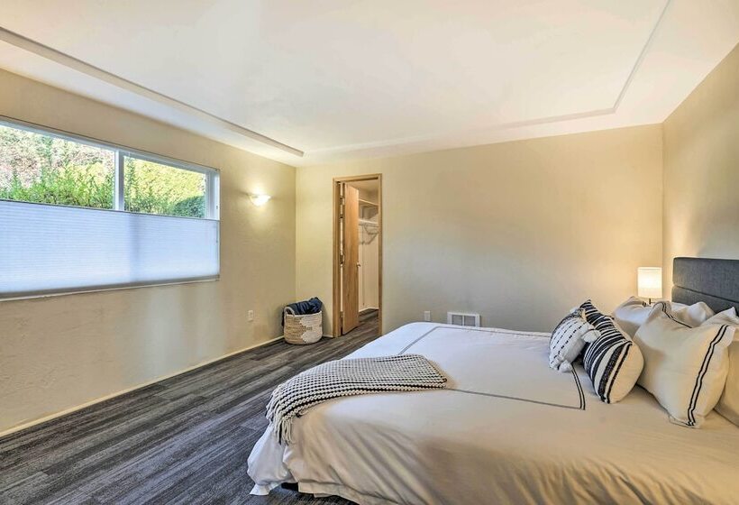 Lakefront Lynwood Home W/ Deck   19 Mi To Seattle!