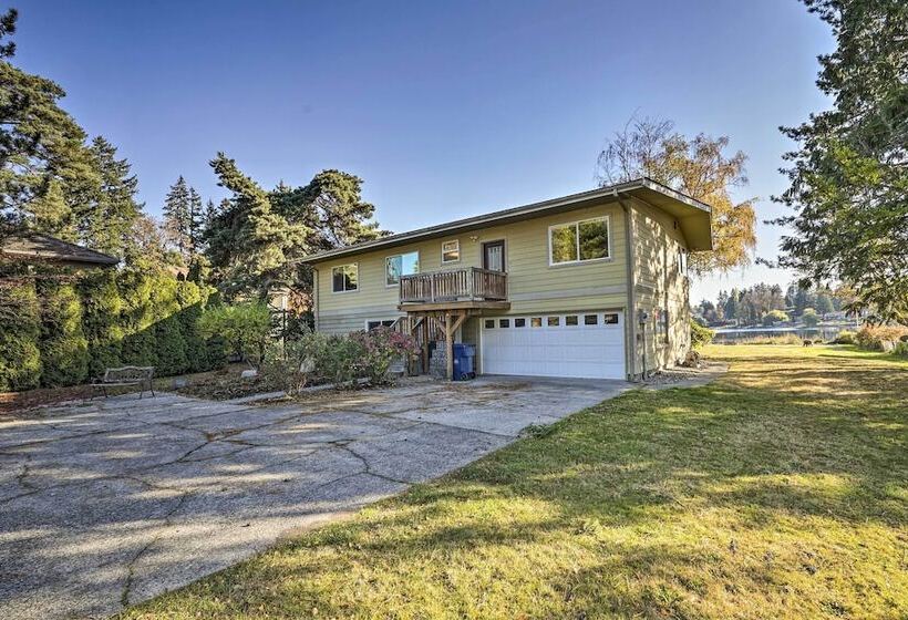 Lakefront Lynwood Home W/ Deck   19 Mi To Seattle!
