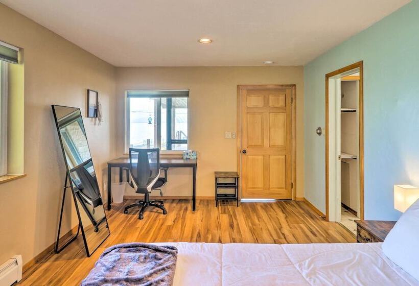 Lakeside Home W/ Beach ~ 14 Mi To Ski Area!