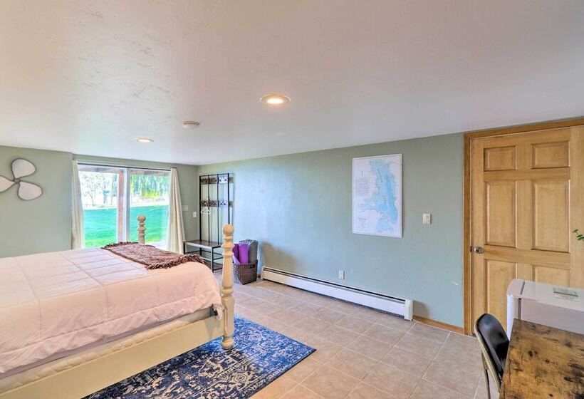 Lakeside Home W/ Beach ~ 14 Mi To Ski Area!