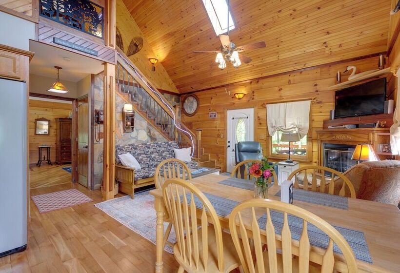 Lakewood Lodge Escape W/ Fire Pit