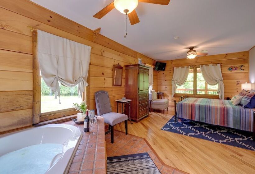 Lakewood Lodge Escape W/ Fire Pit