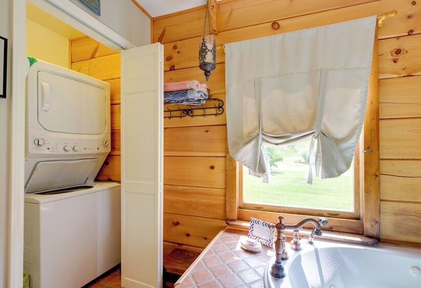 Lakewood Lodge Escape W/ Fire Pit