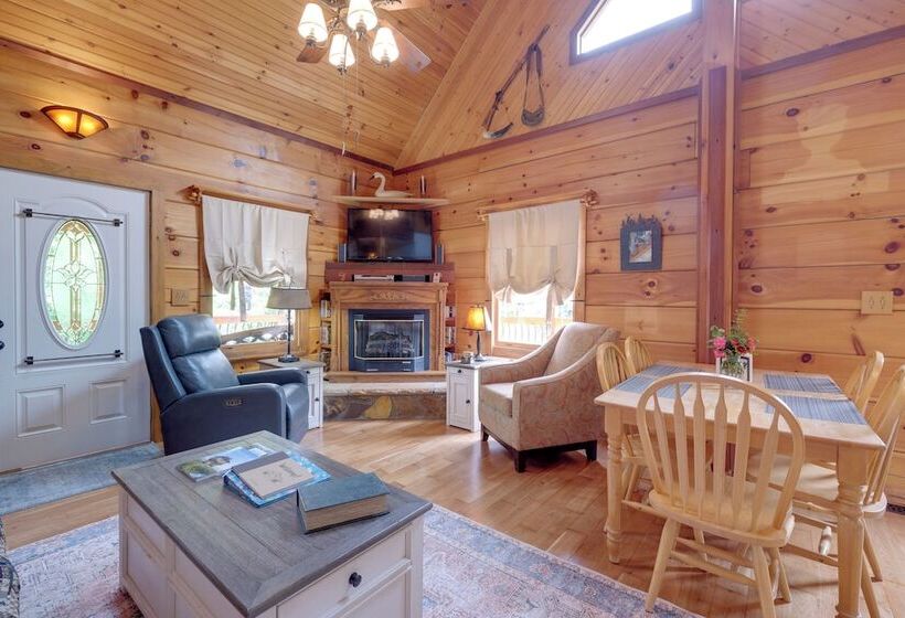 Lakewood Lodge Escape W/ Fire Pit