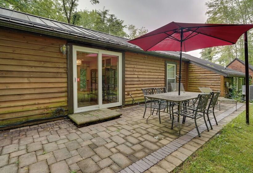 Large Family Home W/ Patios, Gas Grill + Fire Pit!