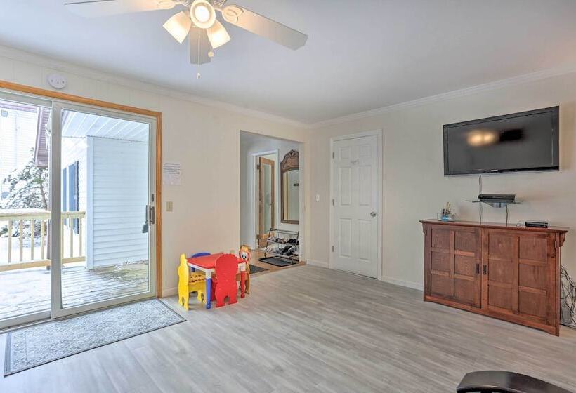 Large Greeley House W/ 2 Game Rooms + Yard!