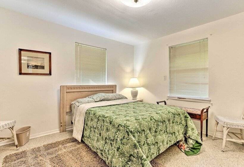 Las Brisas  Palacios Home   Fishing Pier & Kayaks